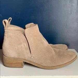 Dolce vita suede tan perforated booties
